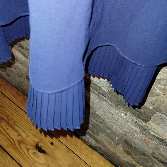 Vince Camuto navy lined halter dress with keyhole front and pleated hem - Picture 5 of 7